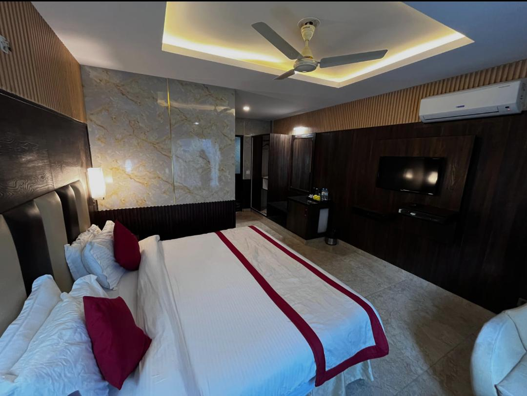 Hotel Kasauli Exotica Deluxe Non-Valley View Room 2